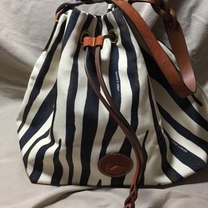 Bucket shoulder bag